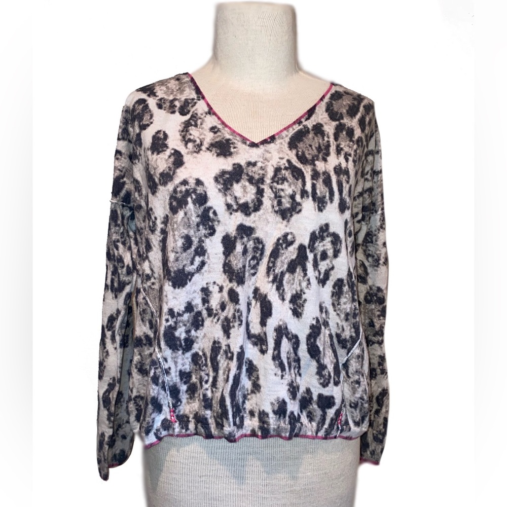Leopard Print V-Neck Sweater Top